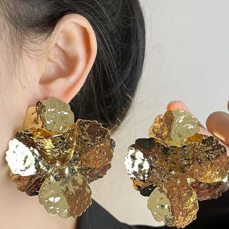 Retro Exaggerated Minimalist Metal Flower Unique Earrings Cold Wind Light Luxury High Sense Leaf Earrings Earrings