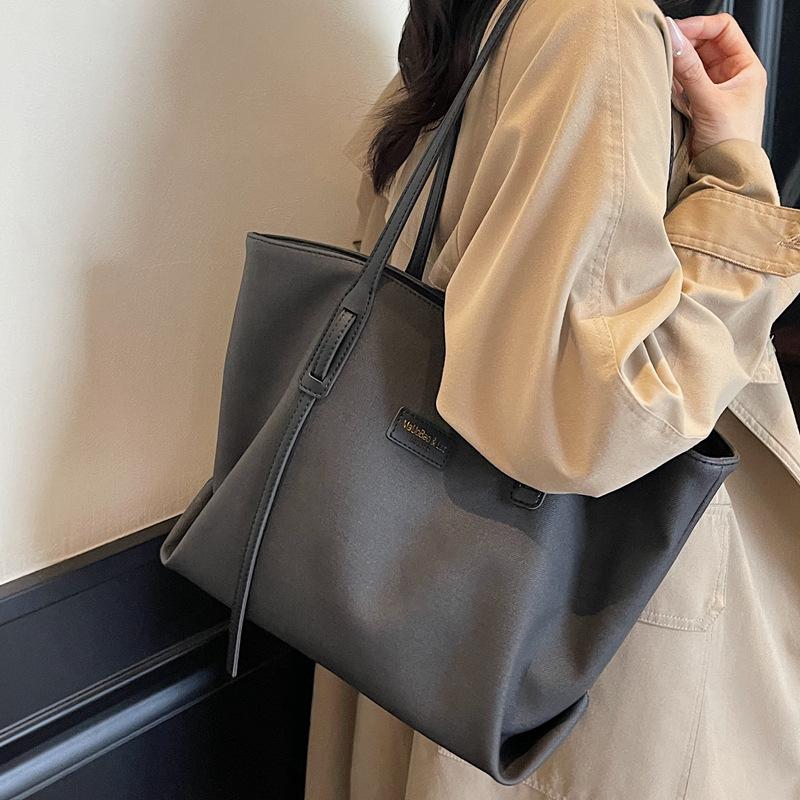 Fashion Big Bag Women's New 2025 Large-capacity Shoulder Tote Bag Casual and Simple College Student Commuting Bag for Class