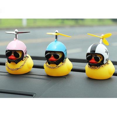 Gummi Kleine Gelbe Ente Mit Helm Propeller Windjacke Ente Squeeze Sound Auto Ornamente Dekoration