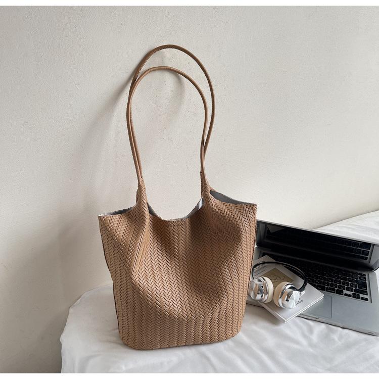 

Tuo extra-large bag women s new simple commuter underarm bag autumn and winter fashion versatile shoulder bag large-capacity handbag