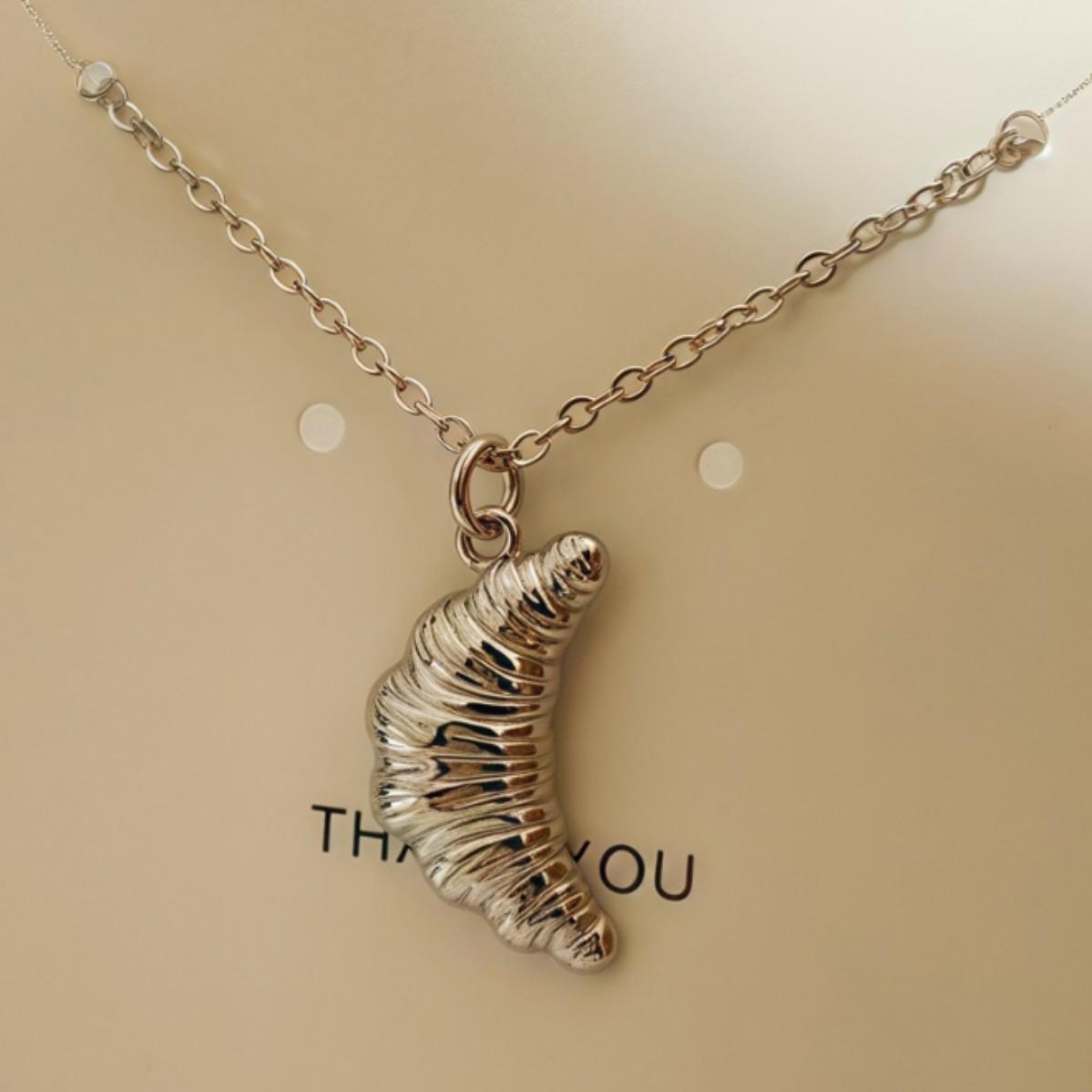Korean Style Croissant Necklace: Simple, Unique, Light Luxury for Women