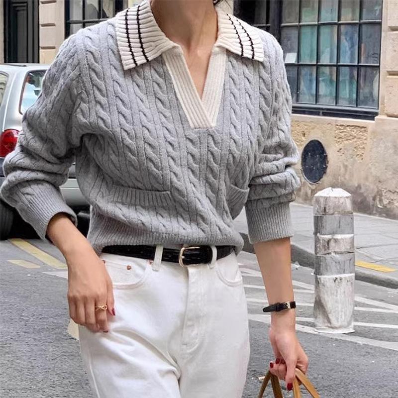 Damski, luźny sweter z dzianiny, z długimi rękawami i klapami w bloki kolorów