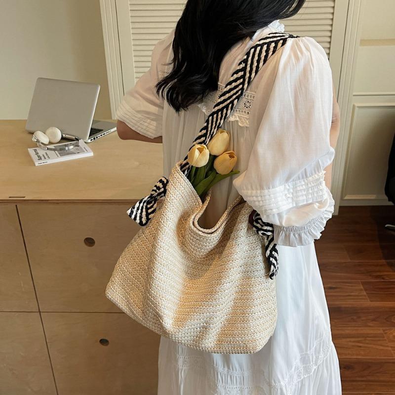 A Laid-back Single-shoulder Casual Grass-woven Beach Bag for Women A Versatile Commuter Underarm Bag