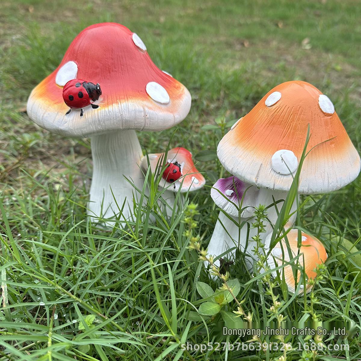 Креативные грибы-поделки для украшения сада на открытом воздухе Medium Three Mushrooms