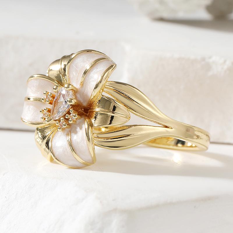 Aesthetic Inlaid White CZ Enamel Flower Women's Ring Trendy Gold Color Hand Carving Daily Wear Party Jewelry Anniversary Gift