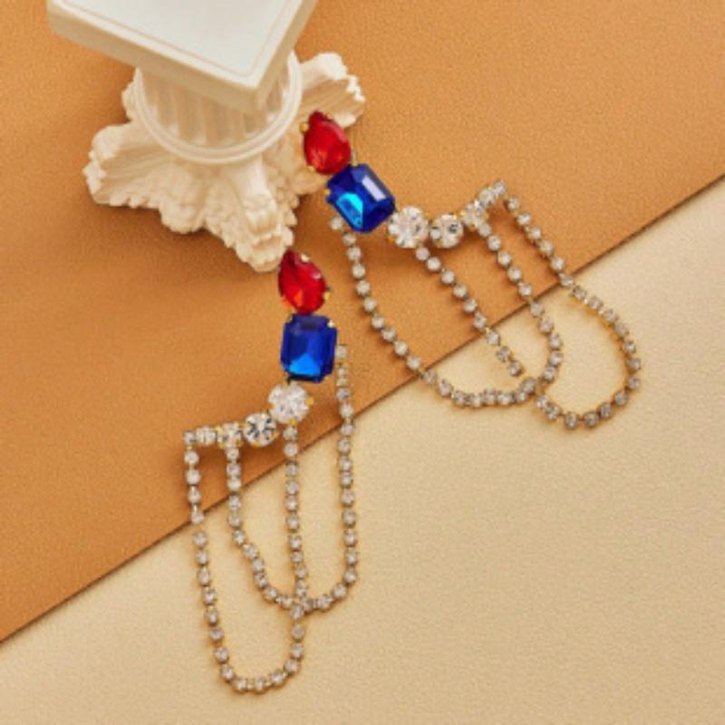 A pair of exaggerated design multi-layer diamond earrings, luxurious and beautiful dinner party women's ear accessories