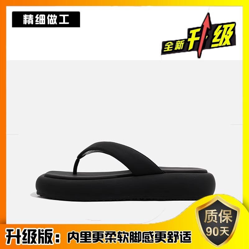 Flip-flops women's thick-soled cool slippers summer wear 2024 new pinch foot flat-soled fashion Internet celebrity super fire beach shoes