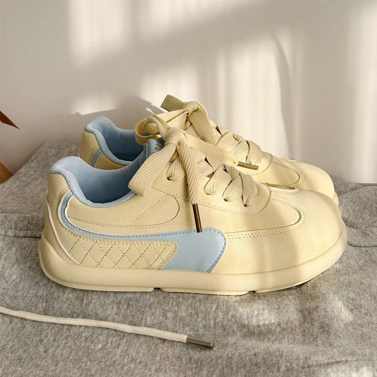 

Student sports shoes versatile casual sports shoes autumn new lightweight bread shoes women 35 жёлтый