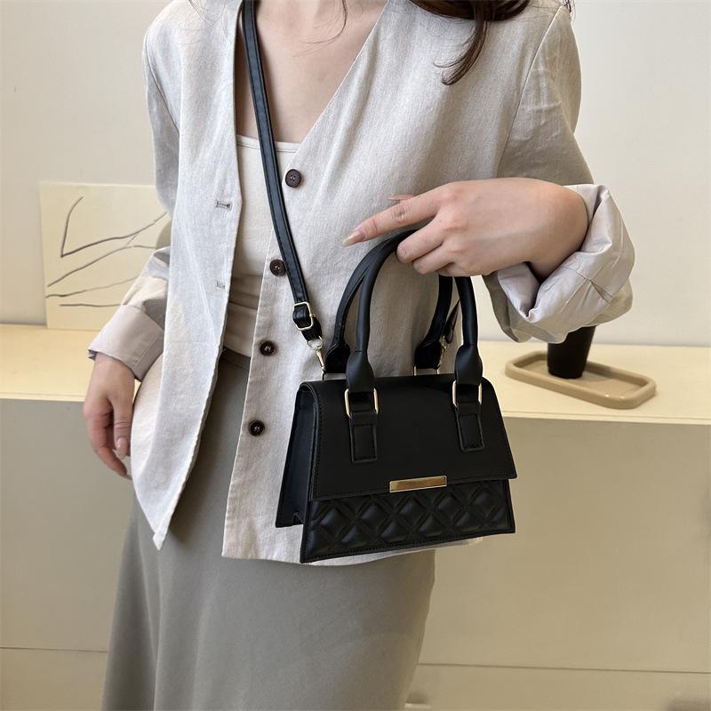 Diamond Temperament Simple and Fashionable High End Style Handbag In Autumn New Style Single-shoulder Crossbody Small Square Bag