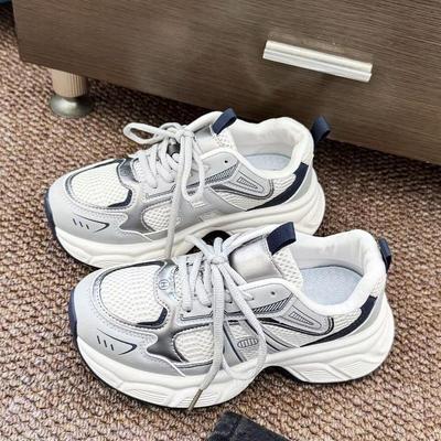 Chaussures de sport décontractées à semelles épaisses les plus vendues pour femmes Respirantes Nouveau style Chaussures de papa polyvalentes