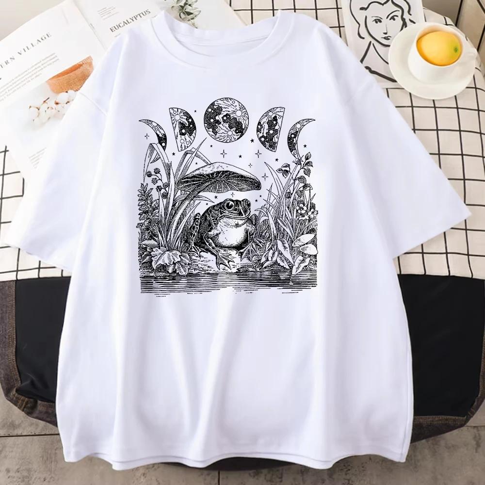 2025 Cute Cottagecore Aesthetic Frog Mushroom Moon Witchy Men Tee Clothing Vintage Casual Oversize Cotton T-Shirts Creative Mans