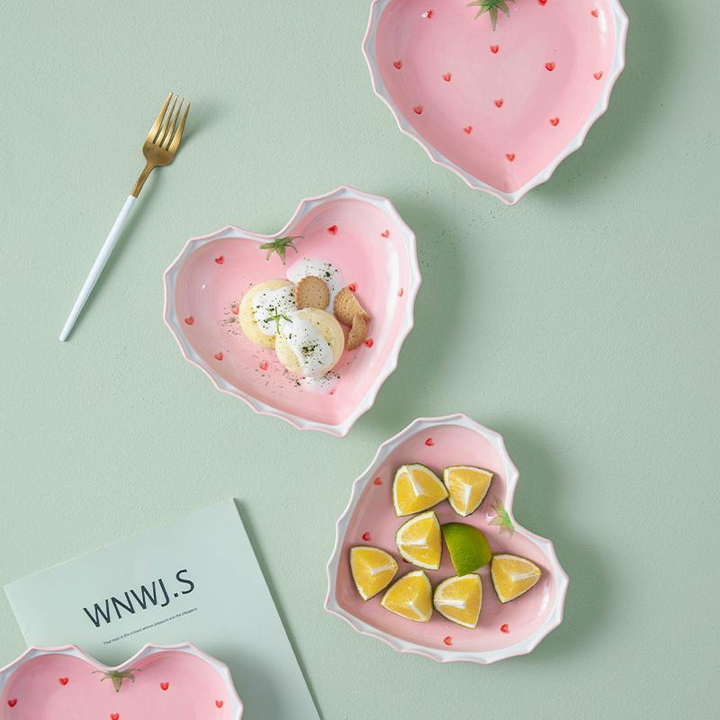 Creative Ceramic Strawberry Dinner Plate Pink Love Fruit Dessert Dishes Delicate Heart Shape Western Food Pasta Plate Tableware