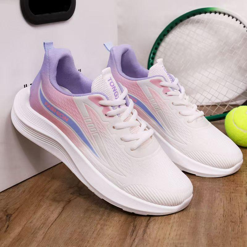 

2025 Новые весенне-осенние новые сверхлегкие кроссовки для бега, спортивная обувь, дышащая, амортизирующая мягкая подошва, студенческие легкие кроссовки для женщин 40 фиолетовый