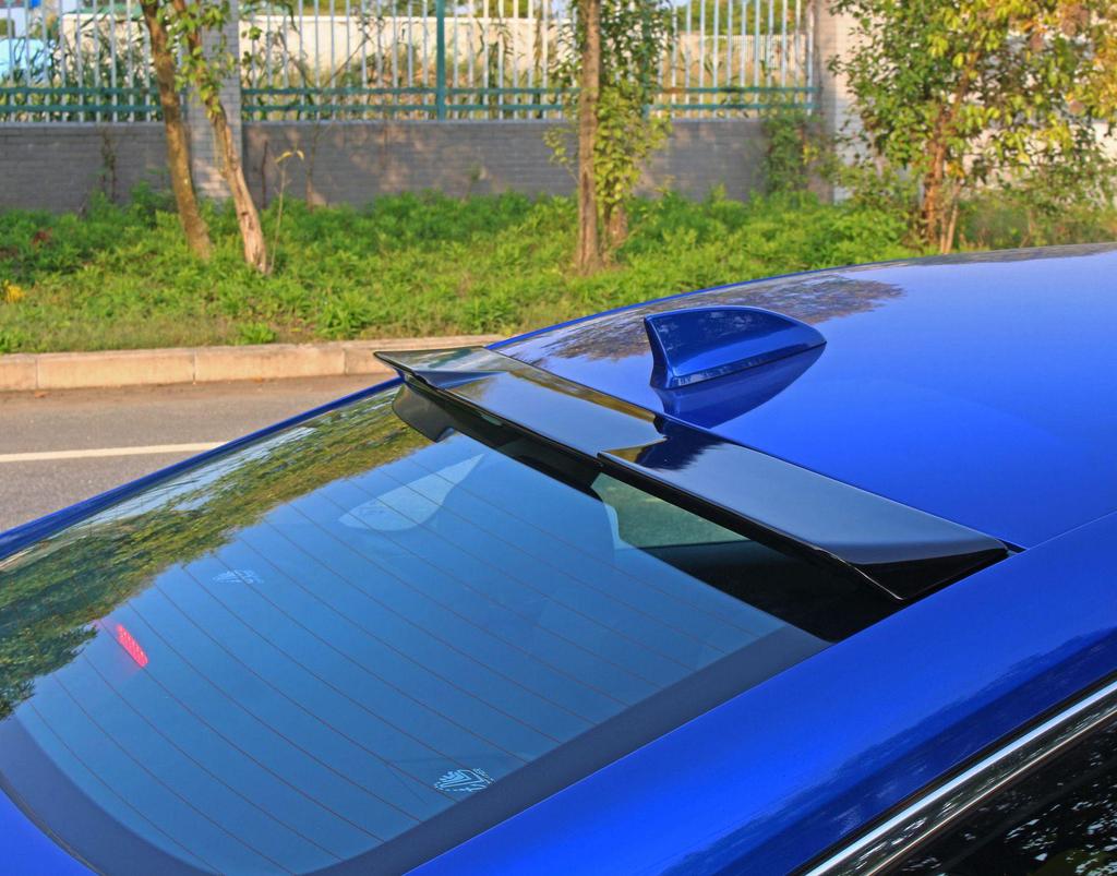 Îmbunătățiri pentru Honda Civic generația a 11-a 2022: buza frontală, eleron spate, splitter, jaluzele, bară spate.