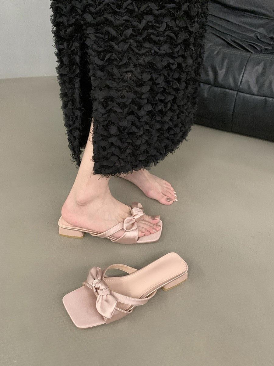 

French evening slippers women s summer wear 2025 new fairy thick heel bow sandals with skirt beach shoes 35