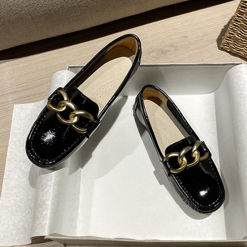 Modische koreanische glänzende Rindsleder-Slipper für Damen, luxuriöse Mokassins mit Metallkette, weiche Rindsleder-Ballerinas, Damen-Antirutsch-Pantoletten