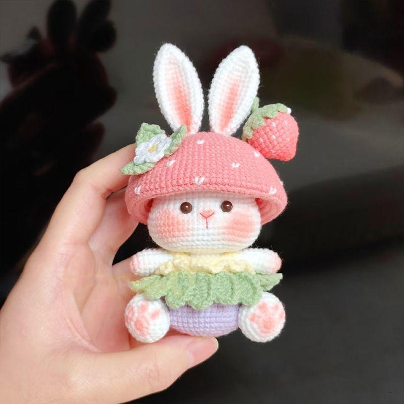 Kreativní Roztomilý Králík Jahoda Panenka DIY Balíček Materiálu Ulevuje od Stresu Ruční Háčkování Tkaní Klíčenka Dětský Dárek