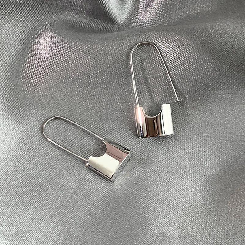 1 Pair of Simple and Cool Style Earrings, Fashion Designer Style Pin Lock Earrings