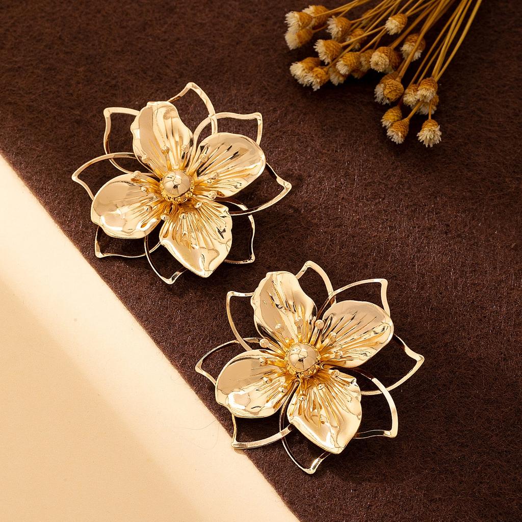 Women's Earrings Women's Hollow Flower Earrings Are Sweet and Romantic, Suitable for Daily Wear and Vacation Wear