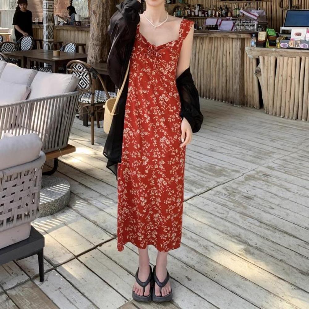 Women's floral dress, women's summer sweet lady's style, versatile temperament, white and thin, long skirt with suspenders