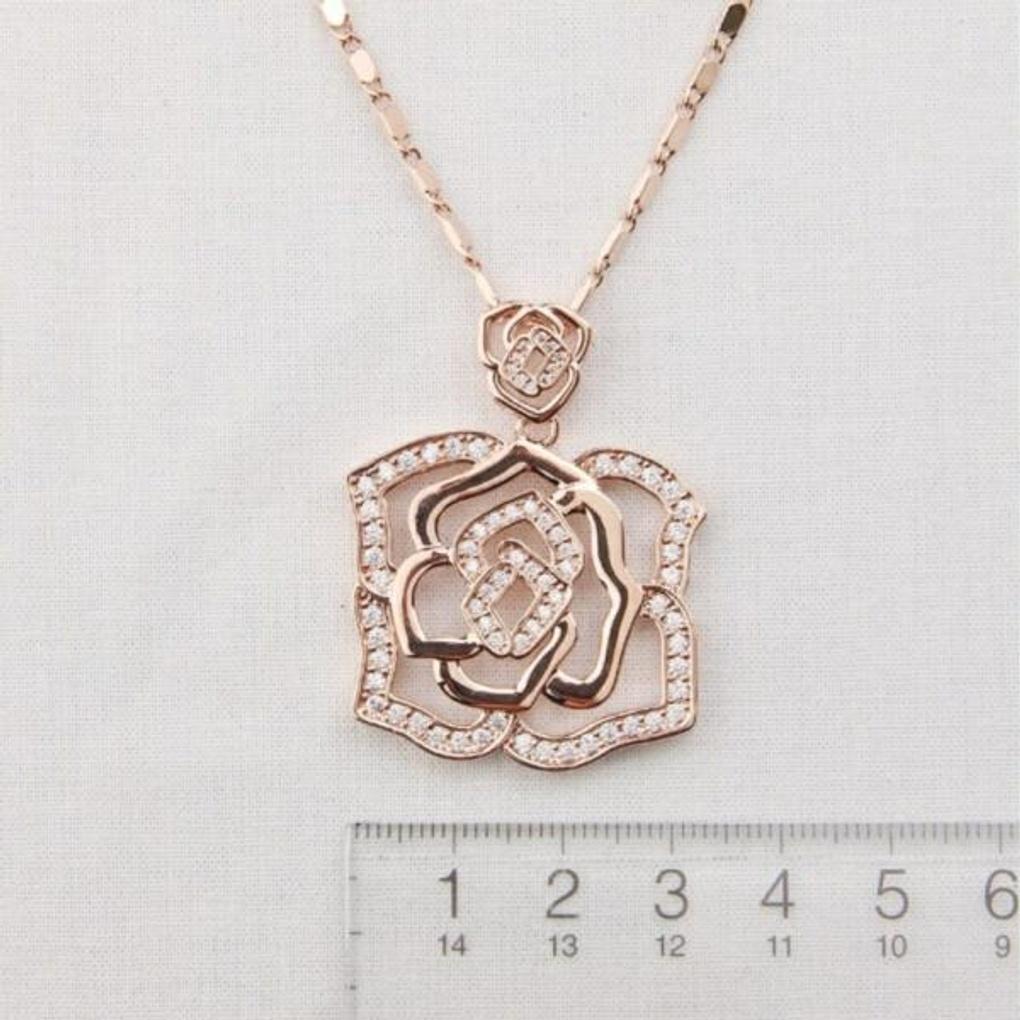 Atria [Dongsuwon NC] Lovely Pink Rose Necklace with a Luxurious and Brilliant Feel JTONEFR002