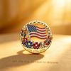 Brožový špendlík Americké vlajky s diamanty k 250. výročí - Den nezávislosti 1776-2026
