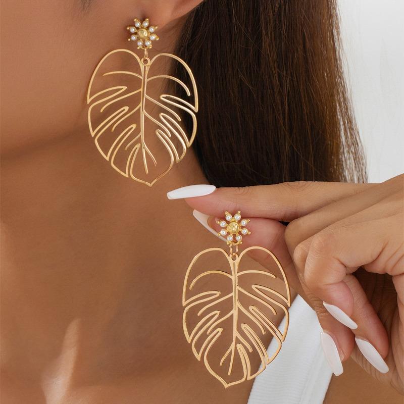 Fashion Temperament Hollow Leaf Earrings Retro Tropical Beach Photo Earrings Summer Vacation Earrings
