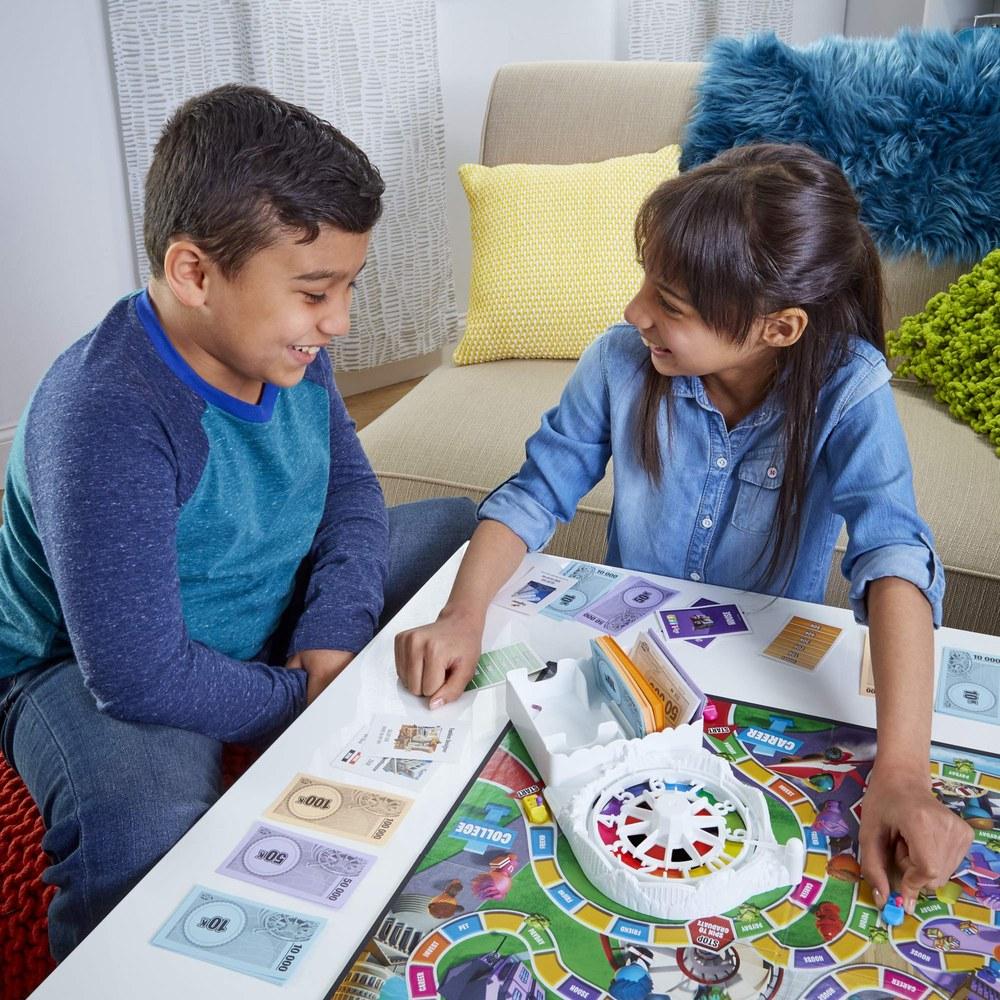 Hasbro The Game of Life English Edition Play and Learn English Fun