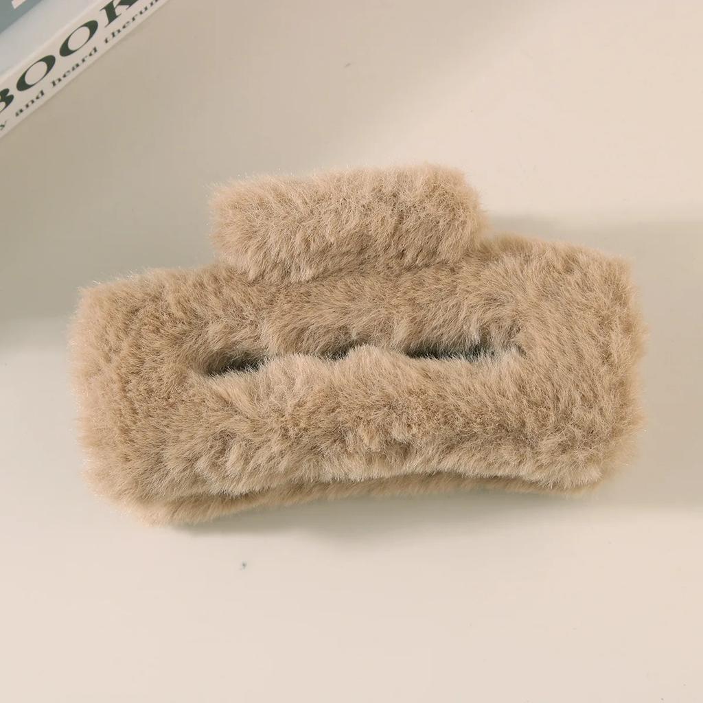 Winter Plush Square Hair Claw for Women Korean Elegant Acrylic Hairpins Faux Fur Hair Clip Girls Barrette Crab Hair Accessories