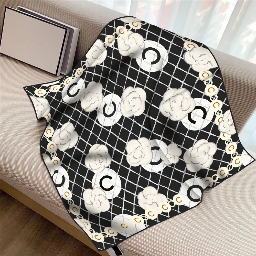 New Design Letters Flowers Printed Twill Silk Scarf Square Scarves Lady Wraps Kerchief Woman Neck Shawl Wraps Echarpes 90Cm
