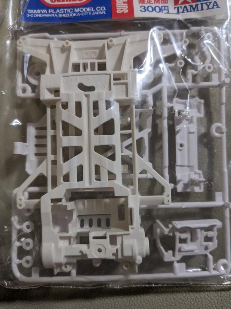 Extremely Rare Mini 4WD White Original from the Suitable for Models Like Cyclone Hurricane and Rare, Chassis, Time. Magnum, Sonic, Beat, Buster,