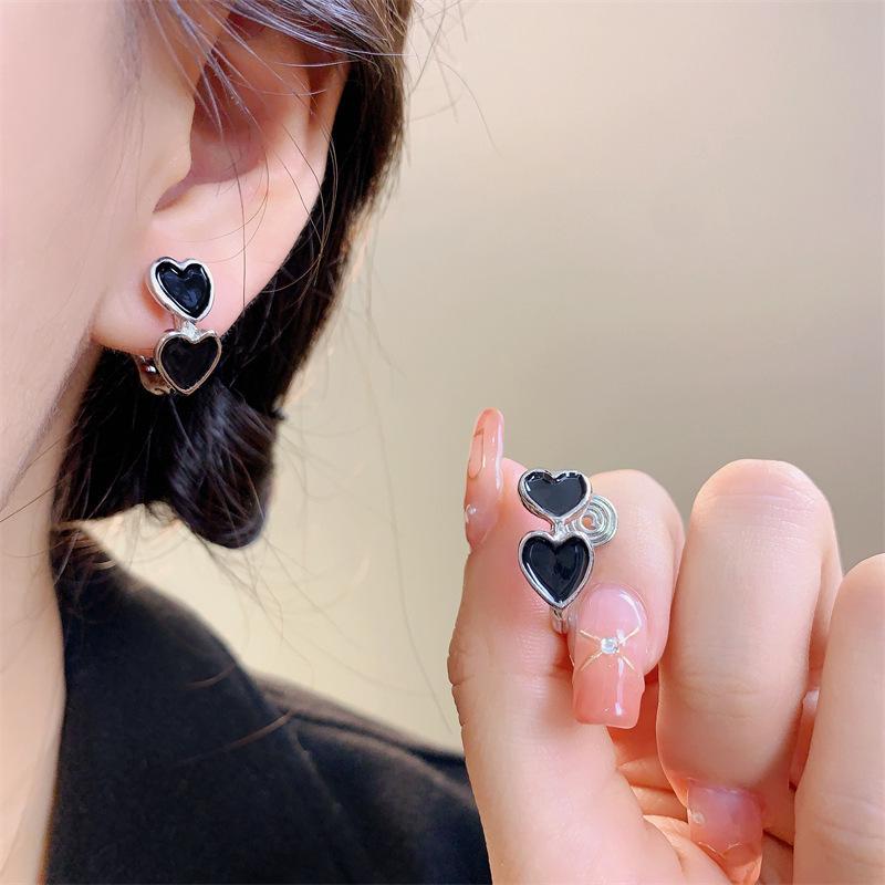French Retro Double Heart Earrings - No Piercing Ear Clip, Niche Cool Style for Women