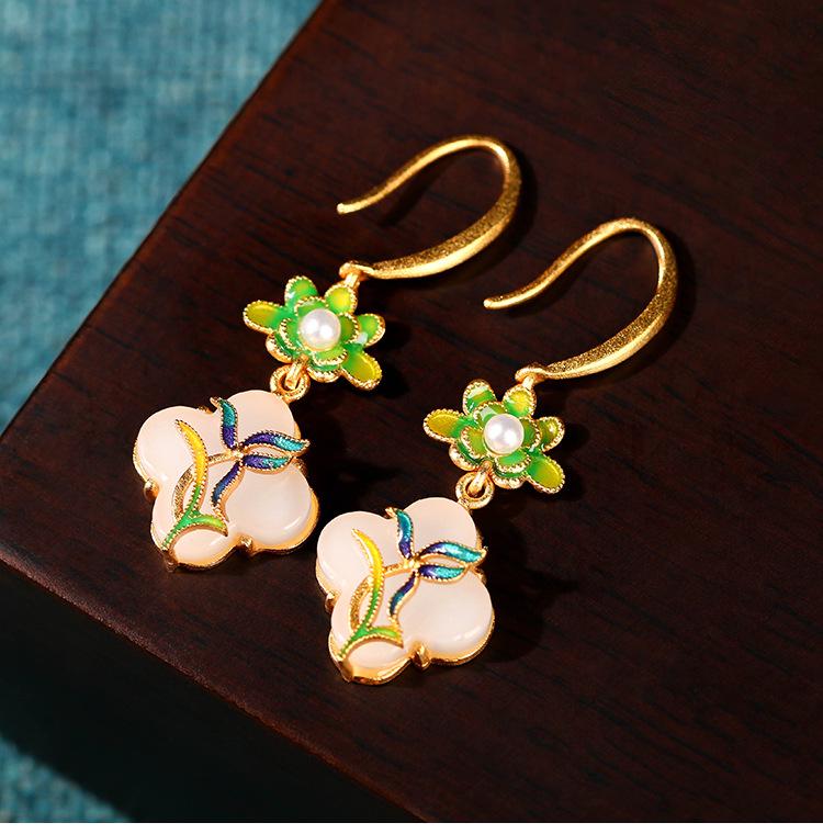 Influencer-Recommended Chinese Enamel Imitation Jade Clover Earrings