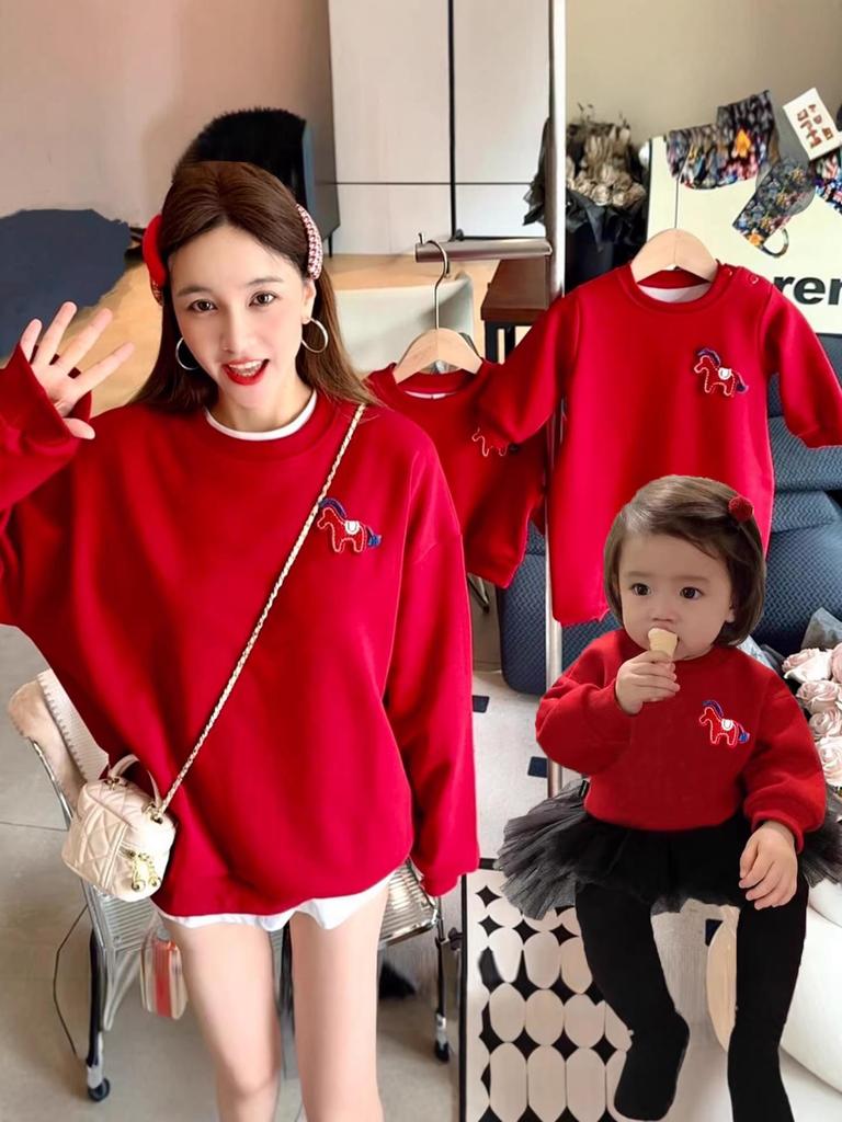 Red Embroidered Horse Family Hoodies - Festive Parent-Child Outfit for Three, Plus Velvet, Perfect for New Year.