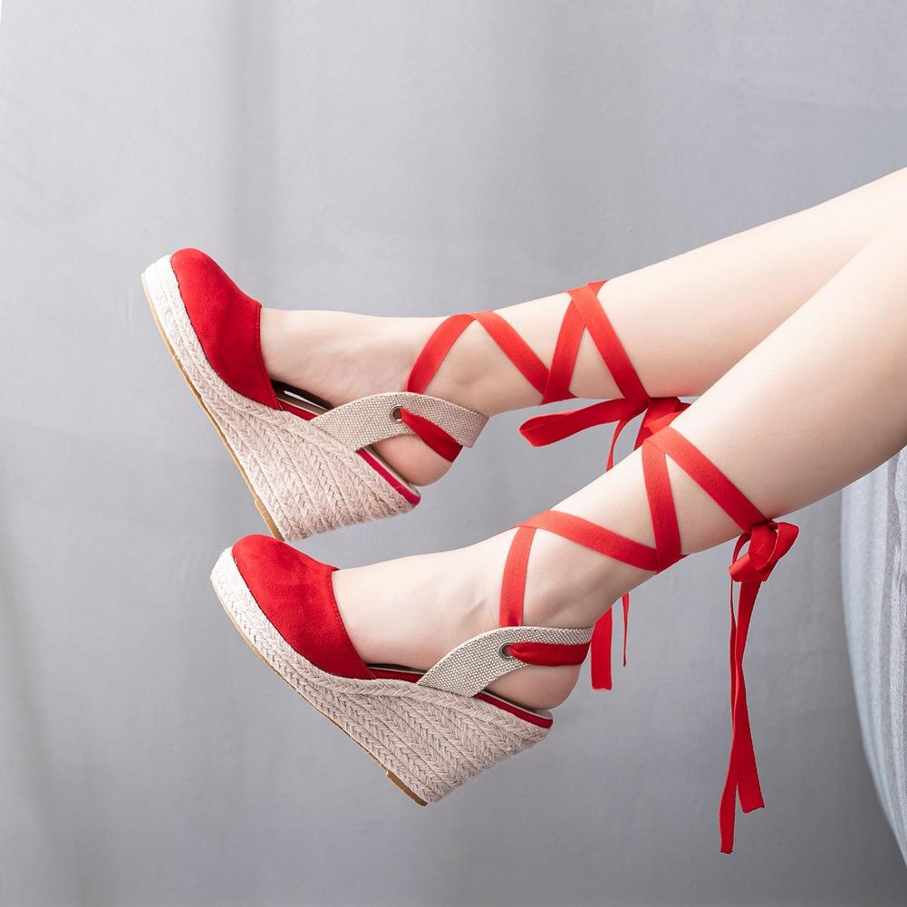 Böhmische Sandalen mit runder Zehenpartie, Plateauabsatz, Römerschnalle, hohem Absatz, ausgehöhlt, Sommer, Strohmatte, Damen