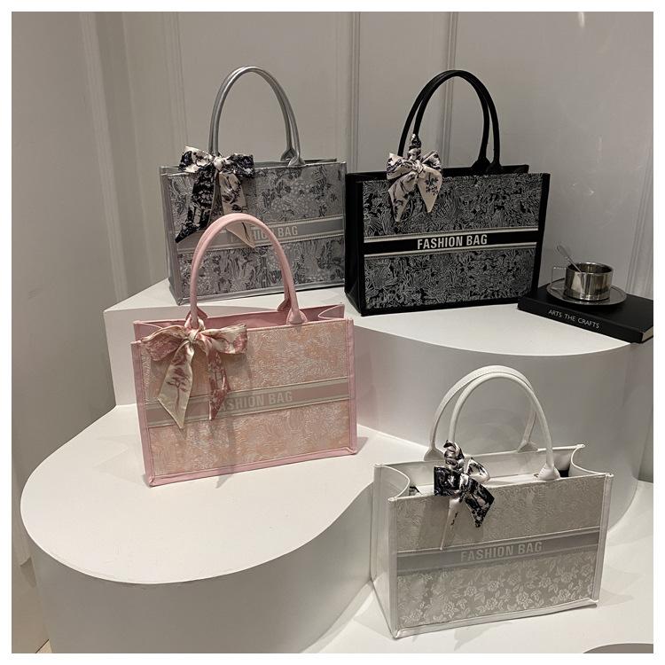 1 Stuks Grote Capaciteit Geborduurde Tote Bag Dames Hoge Kwaliteit Niche Commuter Handtas Schouder Messenger Bag Vrijetijdstas
