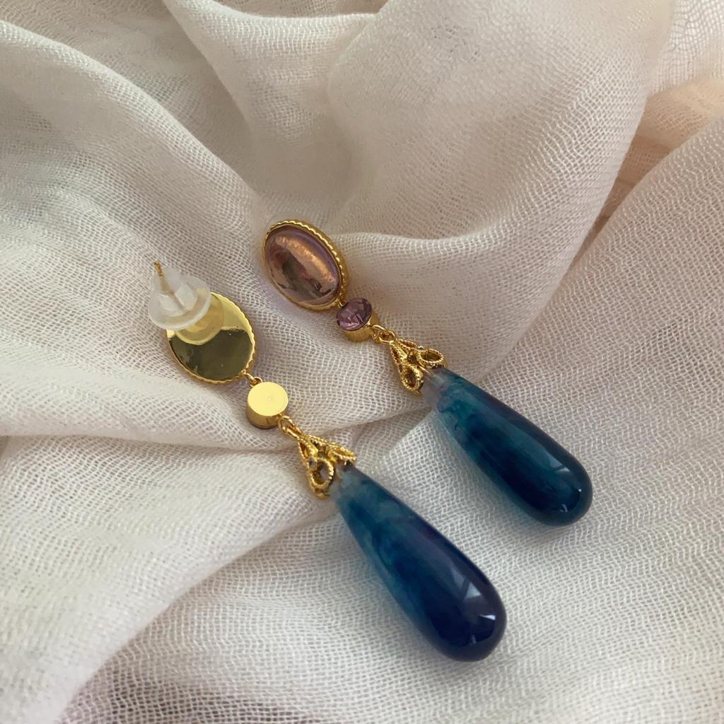 Niche Unique Diamond-Encrusted Resin Water Drop Earrings Retro Light Luxury Long Earrings Niche Design Medium Antique Earrings Women