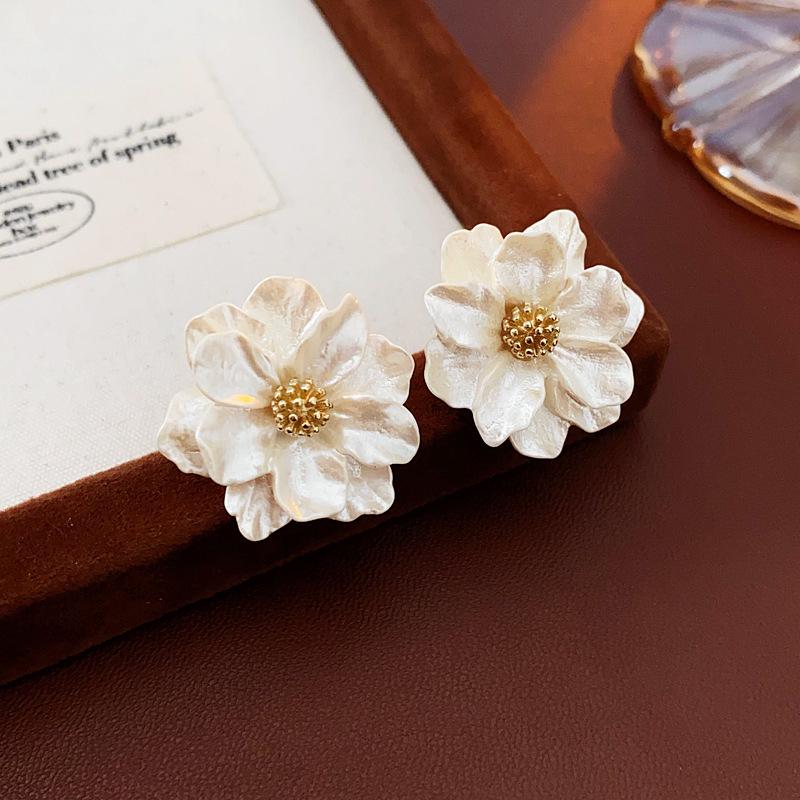 Elegant French Retro Flower Earrings: Luxurious Literary Studs