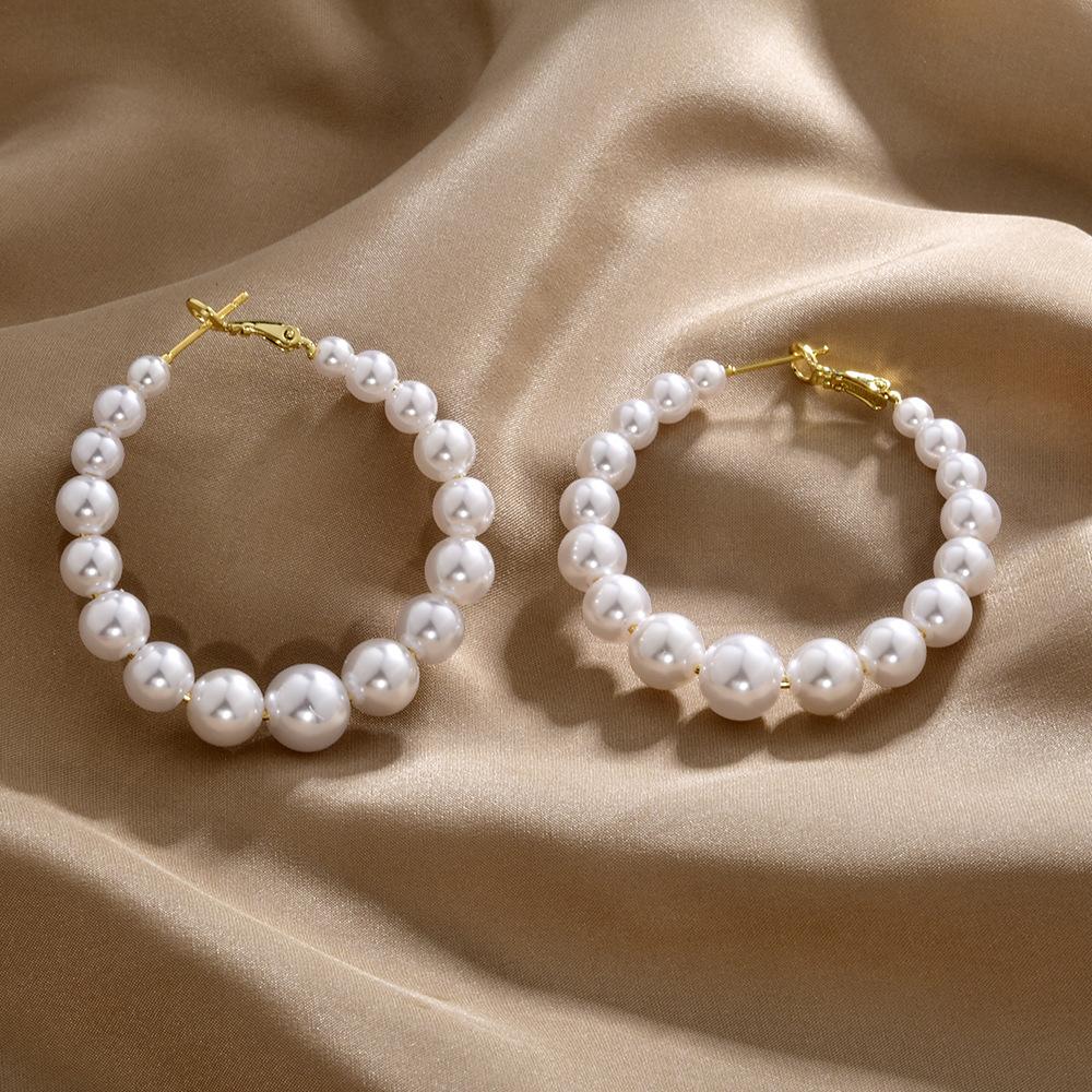 Simple and fashionable large circle pearl earrings temperament celebrity exaggerated personality earrings niche design sense light luxury earrings