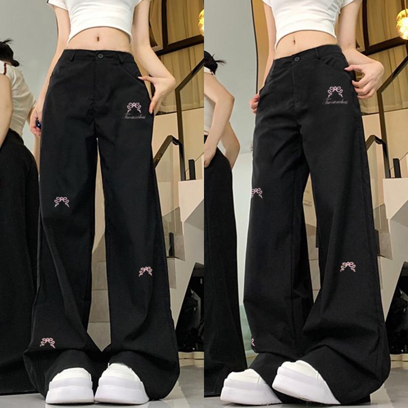 

Модные женские джинсы с высокой талией в американском стиле с вышивкой в виде банта – стройнящие, универсальные, свободного кроя, прямого широкого по ноге дизайна. Large чёрный