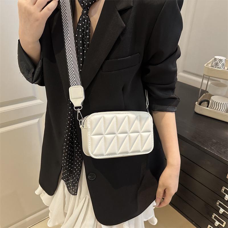 Summer new fashion casual diamond wide shoulder strap trend versatile simple shoulder messenger bag