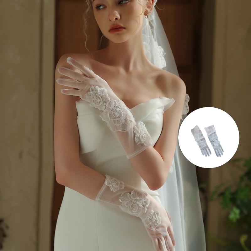 Wrist Length Bridal Gloves Delicate Pattern Embroidery Breathable Mesh Fabric Evening Functions