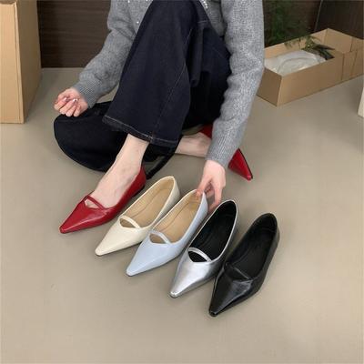 Temperament Shallow Single Shoes Women's Spring and Autumn New French Evening Breeze Niche Commuting Flat-soled Beanie Shoes Red Pointed Wedding Shoes