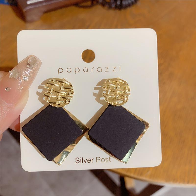 New Retro Gold Color Lattice Dangle Earrings Hollow Geometric Top Black Square Piece Pendants Women's Hanging Earrings brincos