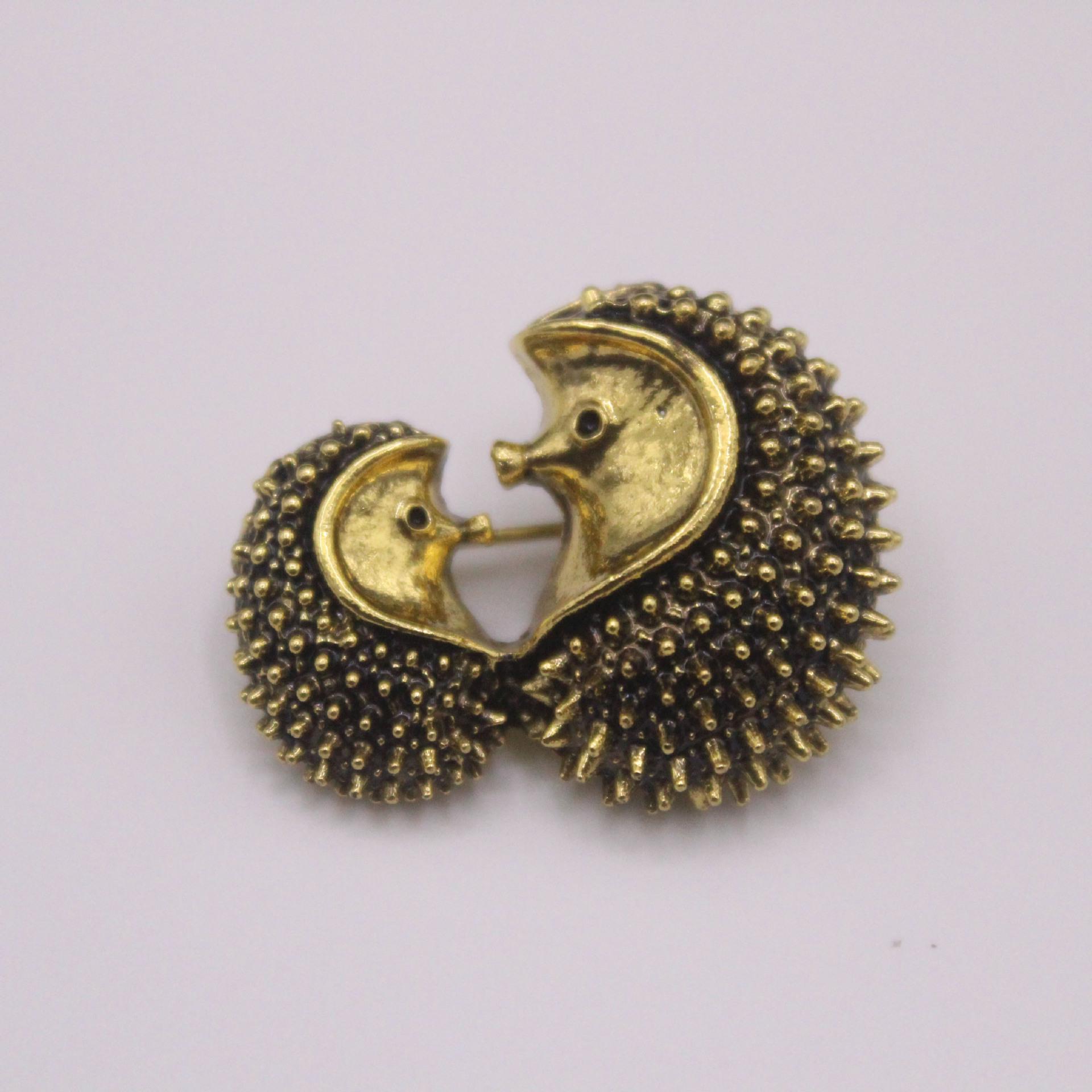 Retro Hedgehog Mother and Child Brooch - European and American Style