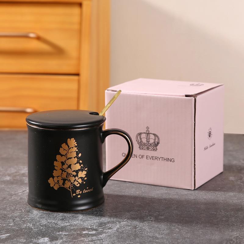 Leichter Luxus Mattschwarze und Weiße Tasse Keramik Souvenir mit Deckel Löffel Paar Wasserbecher Haushalt Keramiktasse Geschenkbox