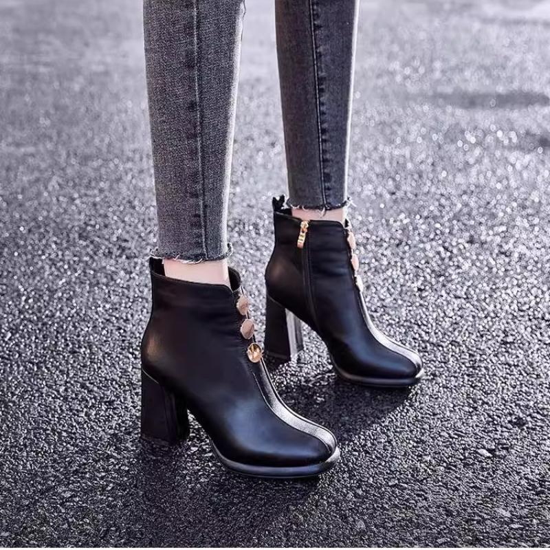 

Мода 2024 года, белые ботильоны, рок, базовые, на молнии, брендовые женские туфли, высокие каблуки, сапоги, женские, с круглым носком, модные, на шпильках, резиновые, женские 40 чёрный