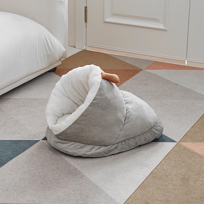 Plush Winter Warm Pet Nest: Cozy Cat & Dog Slippers, Large Space Dog House, Thickened for Comfort.