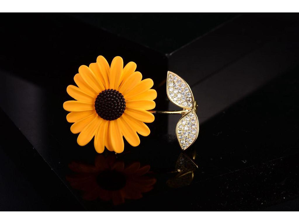 Japanese & Korean-Style Cute Sunflower Brooch Pin - Anti-Exposure, Fashionable, Creative Accessory for Women