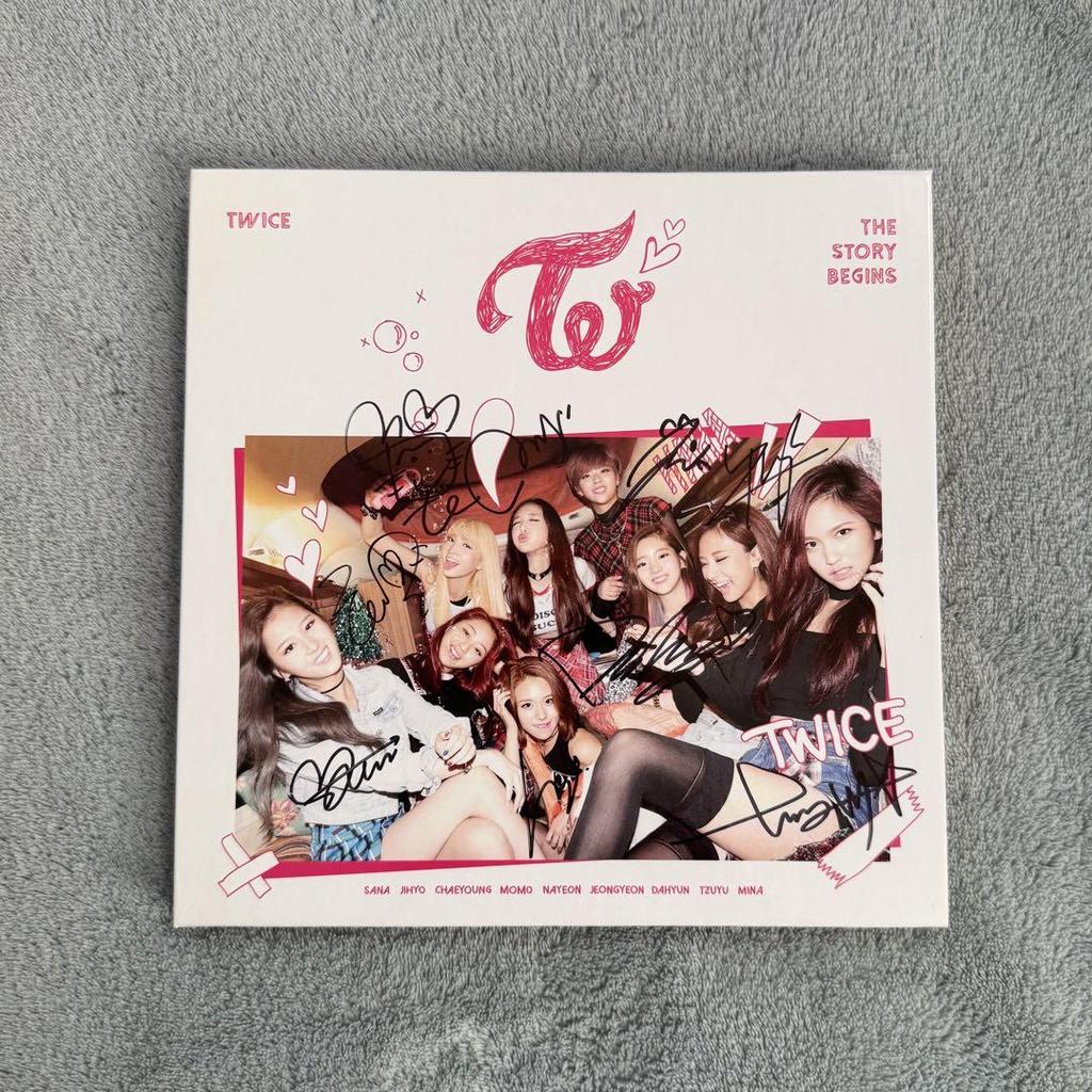 [USED] TWICE autographed album